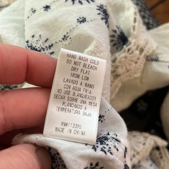 EN CREME Size Small Strapless Floral Smocked Eyelet Lace Top Flowy Romantic - Picture 8 of 8